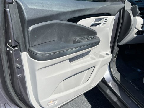 Used 2021 Honda Pilot Touring image 11