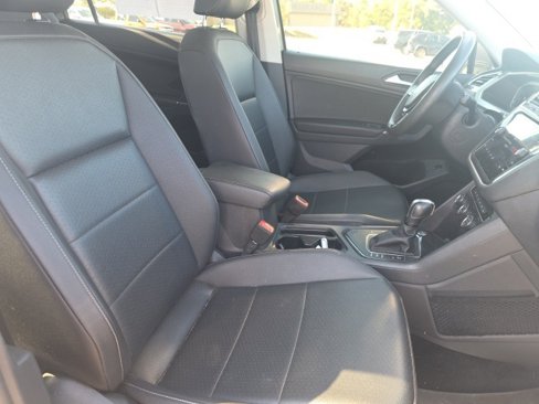 Used 2020 Volkswagen Tiguan SE image 15
