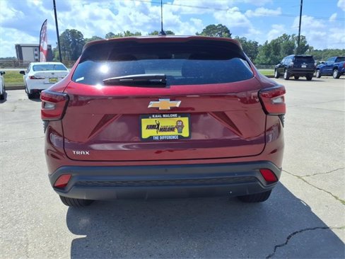 Used 2025 Chevrolet Trax LS w/ LS Convenience Package image 3
