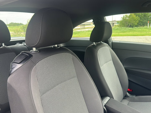 Used 2019 Volkswagen Beetle 2.0T S image 21
