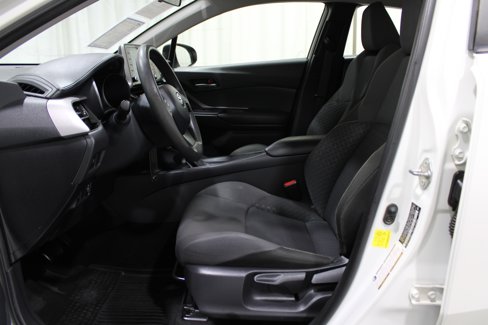 Used 2020 Toyota C-HR LE image 3