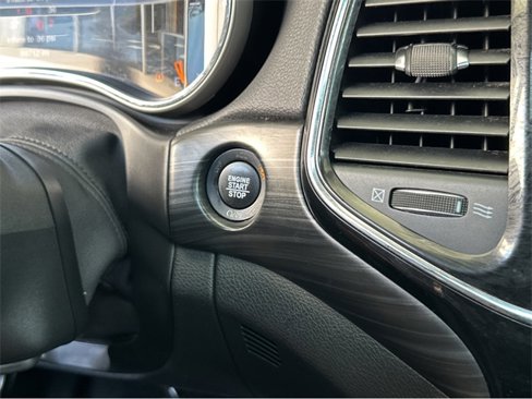 Used 2019 Jeep Grand Cherokee Altitude image 26