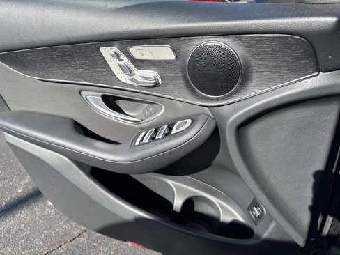 Used 2021 Mercedes-Benz GLC 300 4MATIC image 15