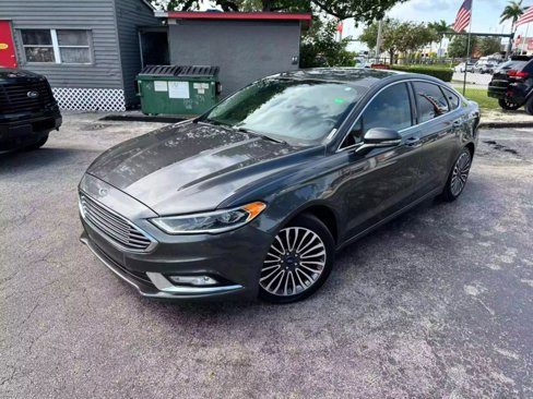 Used 2017 Ford Fusion SE w/ Fusion SE Technology Package image 2