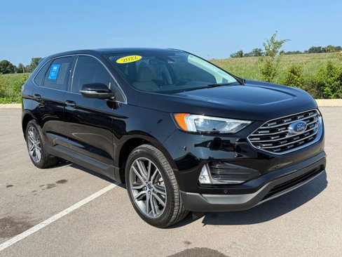 Used 2022 Ford Edge Titanium image 2