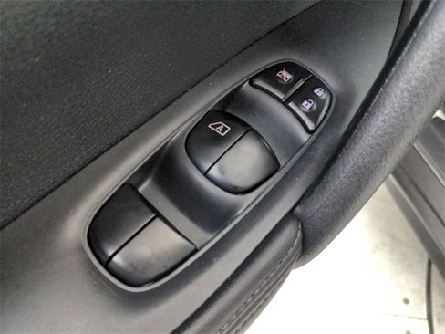 Used 2017 Nissan Rogue SV image 35