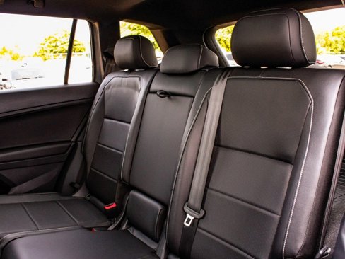 Used 2021 Volkswagen Tiguan SE R-Line image 33