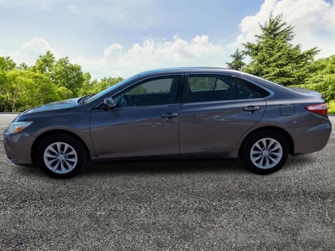 Used 2015 Toyota Camry LE image 4