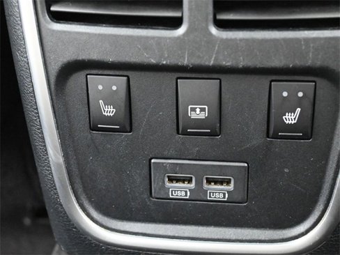 Used 2016 Chrysler 300 C image 31