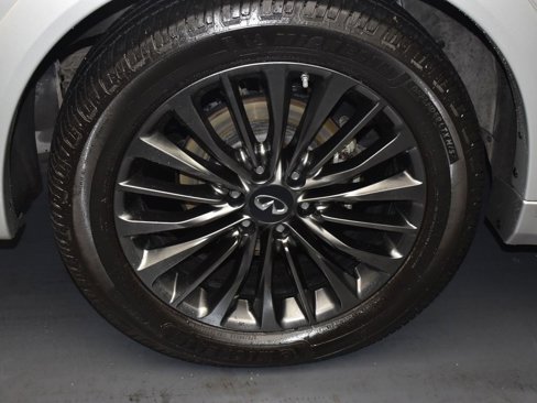 Used 2022 INFINITI QX80 Premium Select w/ All-Season Package image 5