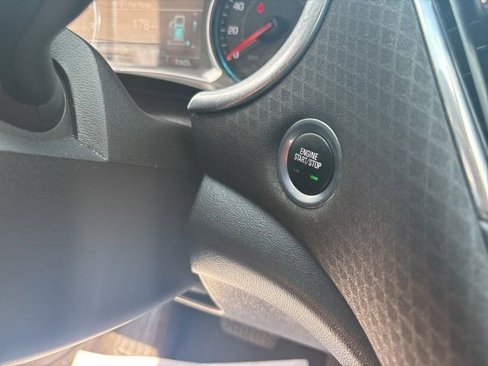 Used 2018 Chevrolet Malibu LT image 20