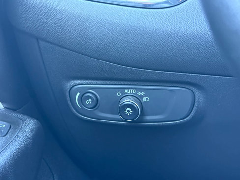 Used 2022 Chevrolet Equinox LS image 25