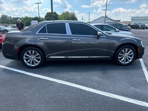 Used 2018 Chrysler 300 Touring L image 9