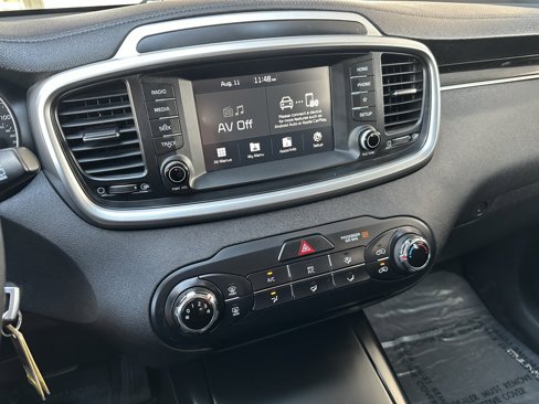 Used 2020 Kia Sorento AWD V6 image 23