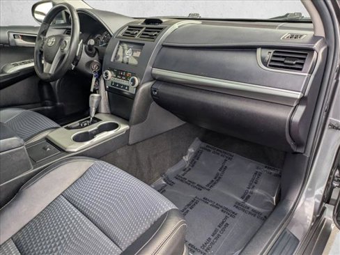 Used 2014 Toyota Camry SE image 19