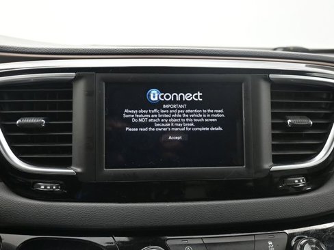 Used 2020 Chrysler Voyager Lxi image 16