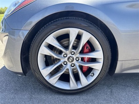 Used 2016 Hyundai Genesis Coupe 3.8 image 23