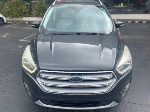 Used 2017 Ford Escape Titanium image 2