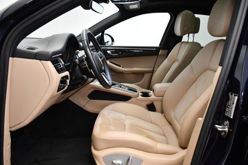 Certified 2021 Porsche Macan image 5