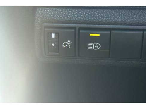 Used 2025 Toyota Corolla SE image 40