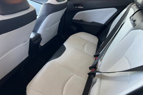 Used 2018 Toyota Prius image 12
