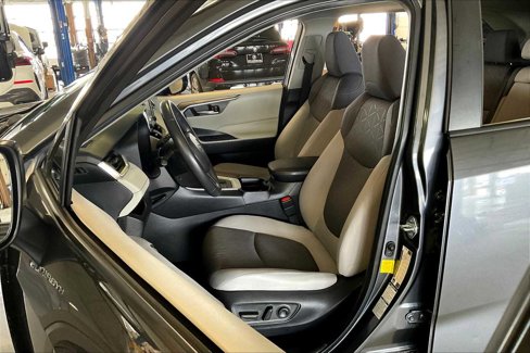 Used 2021 Toyota RAV4 XLE image 7