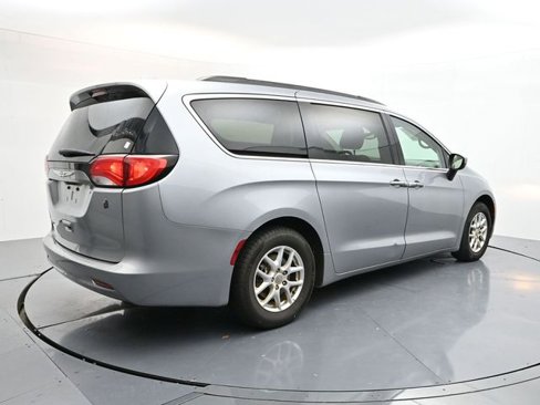 Used 2020 Chrysler Voyager Lxi image 5