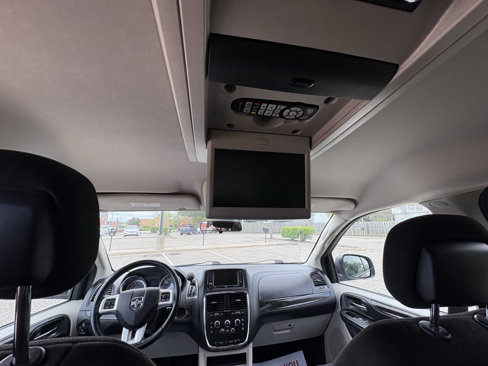 Used 2012 Dodge Grand Caravan SXT image 32
