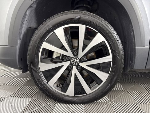 Used 2024 Volkswagen Taos SE image 9