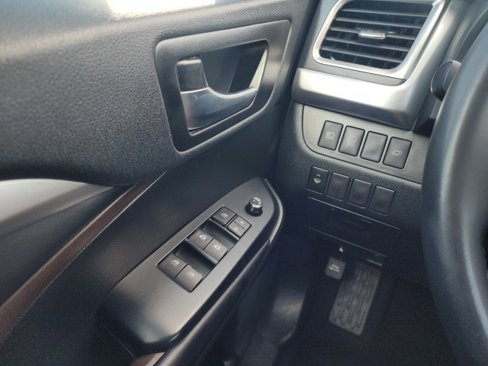 Used 2019 Toyota Highlander XLE image 54