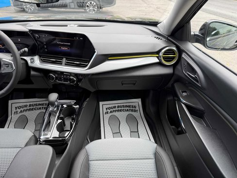 New 2025 Chevrolet Trax LT w/ Driver Confidence Package image 41