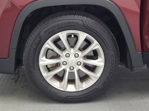Used 2019 Jeep Cherokee Latitude w/ Popular Appearance Group image 31
