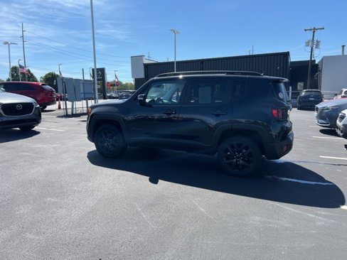 Used 2016 Jeep Renegade Latitude image 9