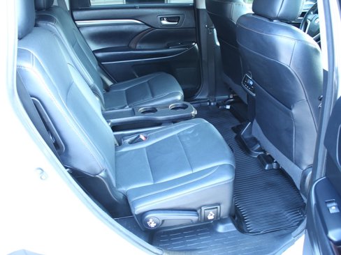 Used 2017 Toyota Highlander Limited image 18