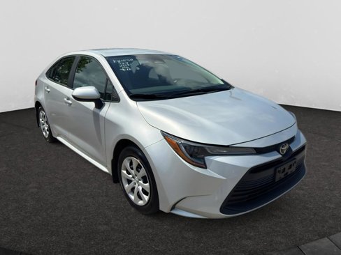 Used 2024 Toyota Corolla LE image 3