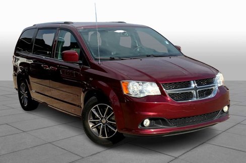 Used 2017 Dodge Grand Caravan SXT image 2