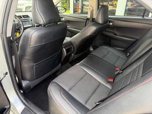 Used 2017 Toyota Camry SE image 12