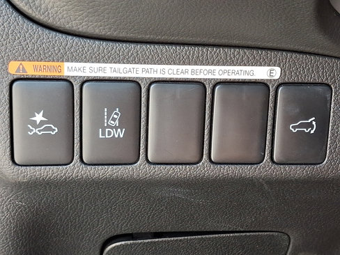 Used 2020 Mitsubishi Outlander ES image 25