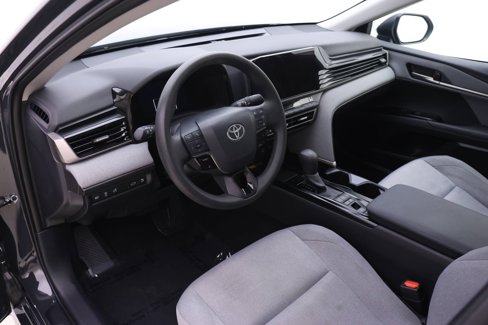 Used 2025 Toyota Camry LE image 3