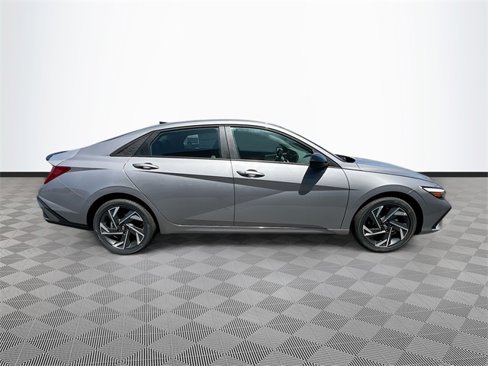 New 2025 Hyundai Elantra SEL image 8