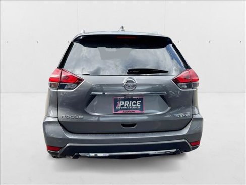 Used 2017 Nissan Rogue SV image 6
