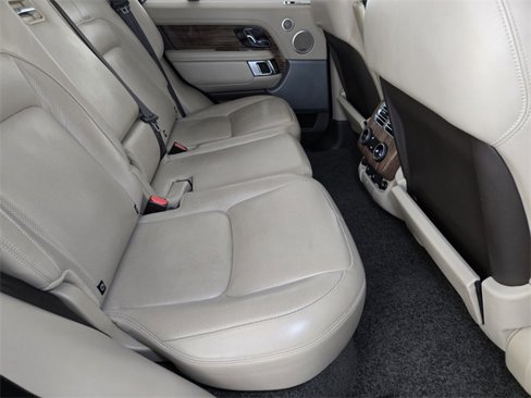 Used 2018 Land Rover Range Rover HSE image 17