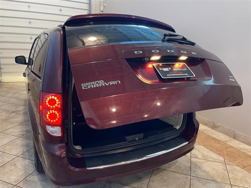 Used 2019 Dodge Grand Caravan SXT image 74