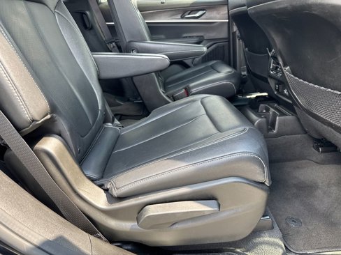 Used 2024 Jeep Grand Cherokee L Limited w/ Luxury Tech Group II image 15