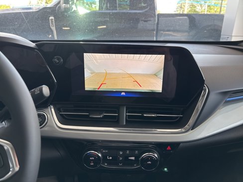 New 2025 Chevrolet Trax LT w/ Sunroof Package image 16
