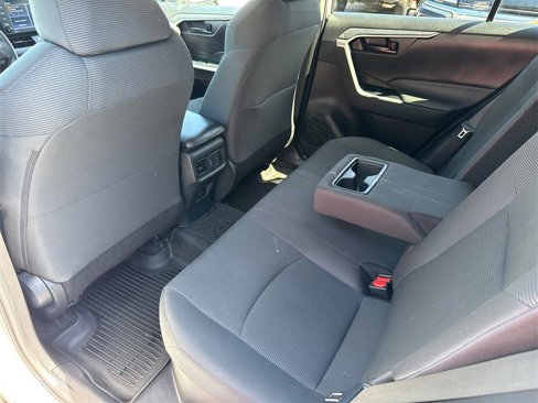 Used 2021 Toyota RAV4 LE image 18