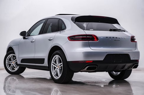 Certified 2018 Porsche Macan image 3