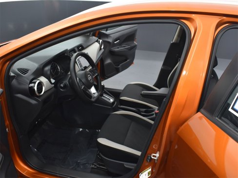 Used 2021 Nissan Versa SV image 11