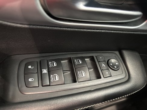 Used 2020 Chrysler Pacifica Limited image 16
