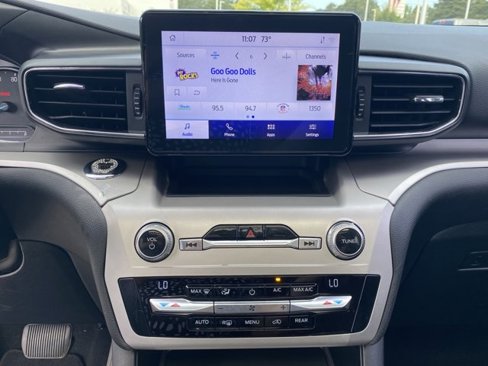 Used 2020 Ford Explorer XLT w/ Equipment Group 202A image 11